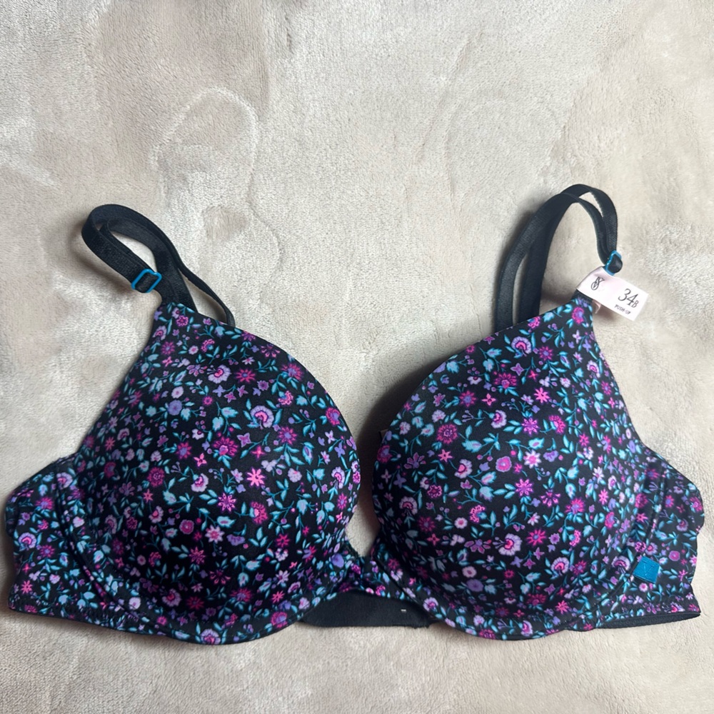 Nwt Victoria secret push up 34b